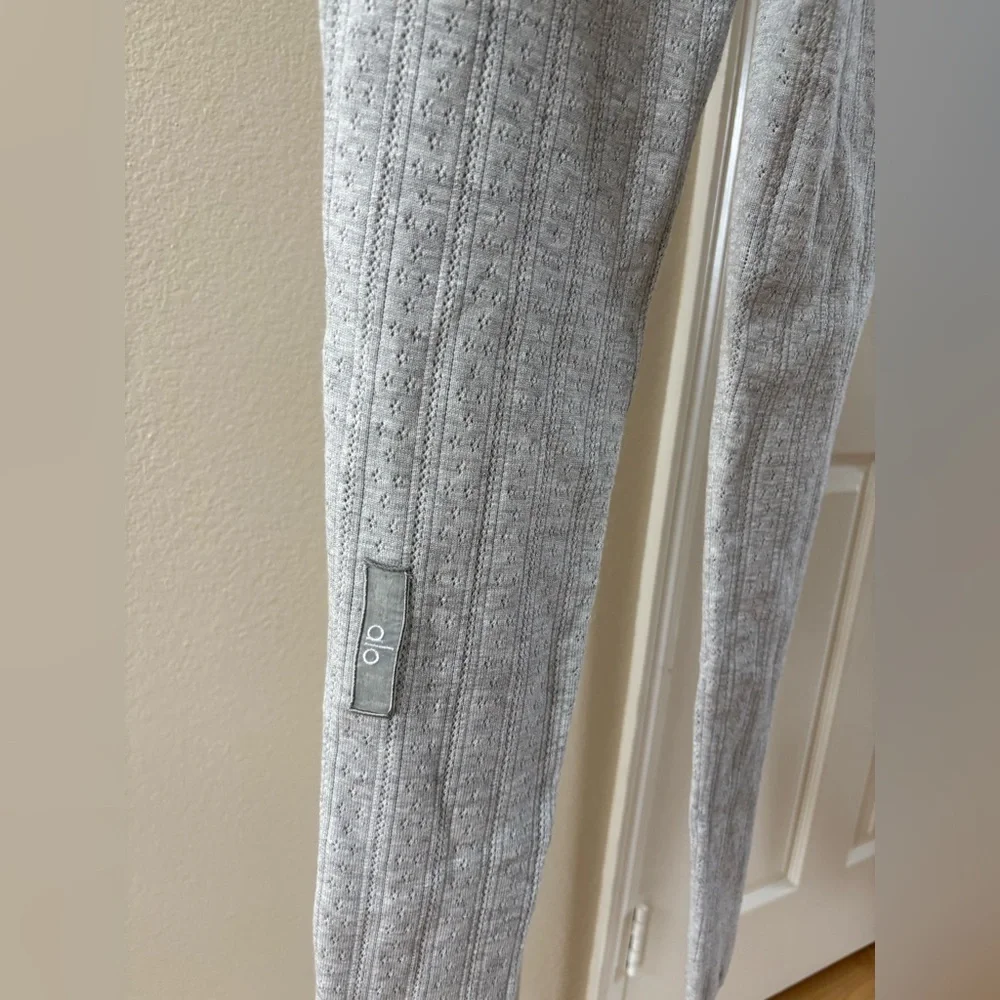 NWOT - Alo Yoga Pointelle Sweater Be Mine Legging in Light Grey Heather - Size S